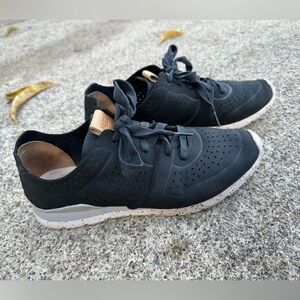 Ugg Australia Tye Women Black Leather Lace Up Sneakers - Size 8